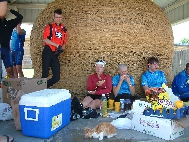 Smartest cat IN THE WORLD. Food + worlds largest ball of twine = Kitty Heaven