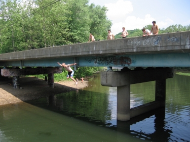 Local teens show the 4K guys how to cool off at a special spot for bridge jumping.