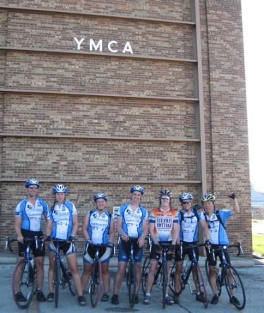 Ian, Allie, Becca, Logan, Drew, Eric and Min Ku arrive at the  YMCA in Bloomington, IL.